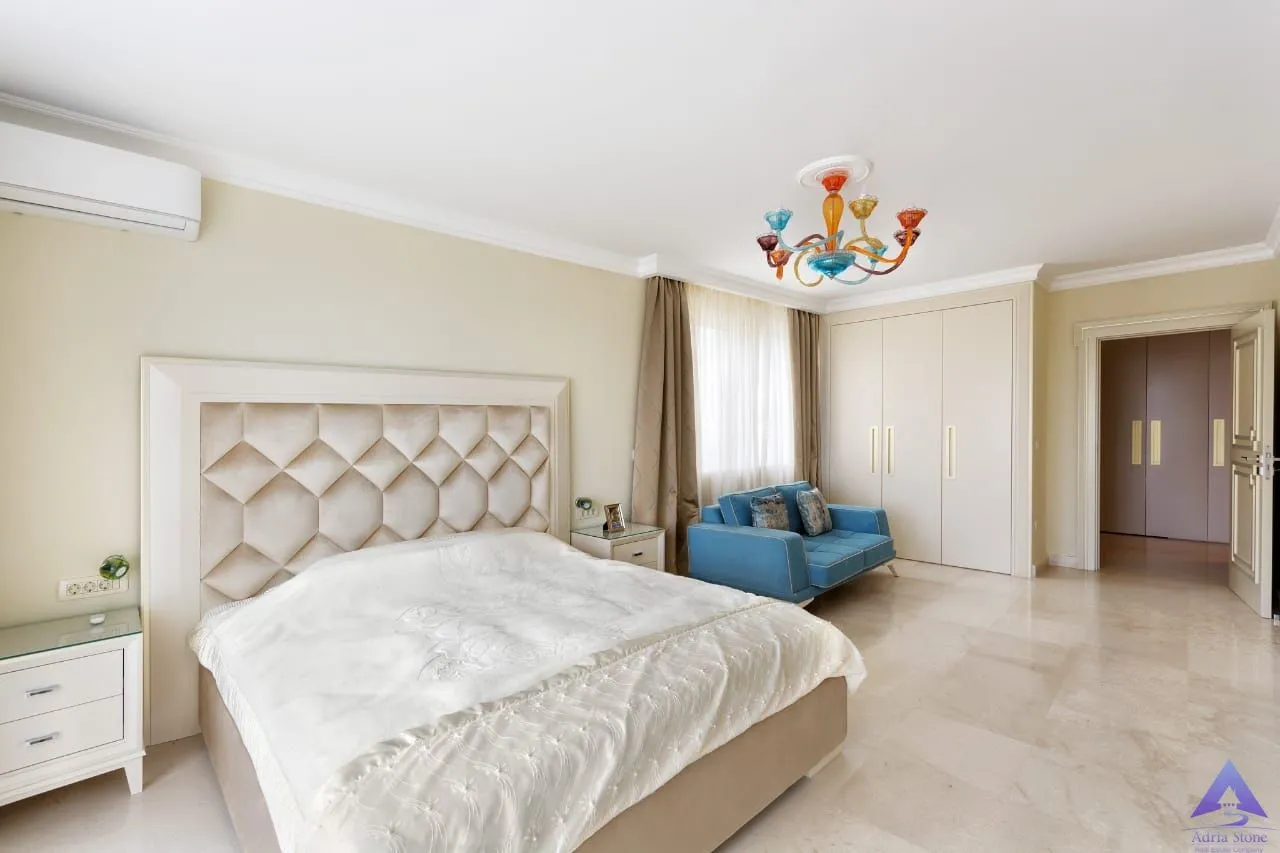 Prodaja, kuća, 378m², Centar, Budva