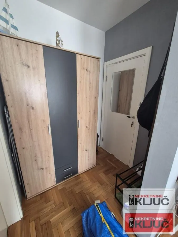 Izdavanje, garsonjera, 28m², Grbavica, Novi Sad Sve Podlokacije