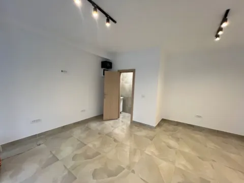 Izdavanje, poslovni prostor, 20m², Vezirov Most, Podgorica - image 3