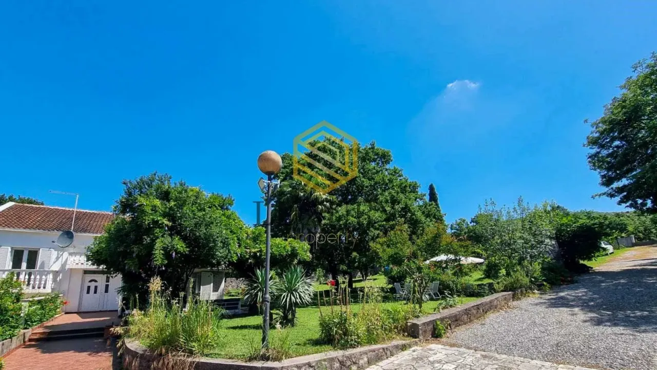 Rent, house, 270m², Mareza, Podgorica