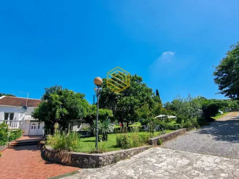 Rent, house, 270m², Mareza, Podgorica - image 1