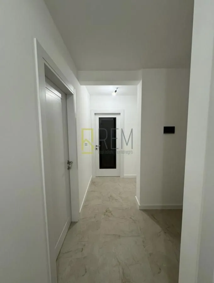 Izdavanje, dvosoban stan, 64m², Tološka šuma, Podgorica