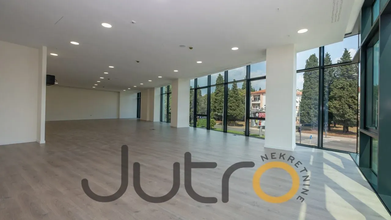 Prodaja, poslovni prostor, 2542m², Podgorica, Crna Gora