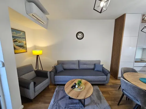 Izdavanje, dvosoban stan, 58m², Bijela, Herceg Novi - image 2