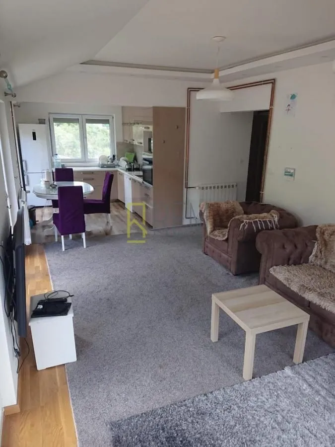Izdavanje, trosoban stan, 125m², Vranići, Podgorica