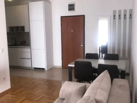 Izdavanje, jednosoban stan, 40m², Budva, Crna Gora
