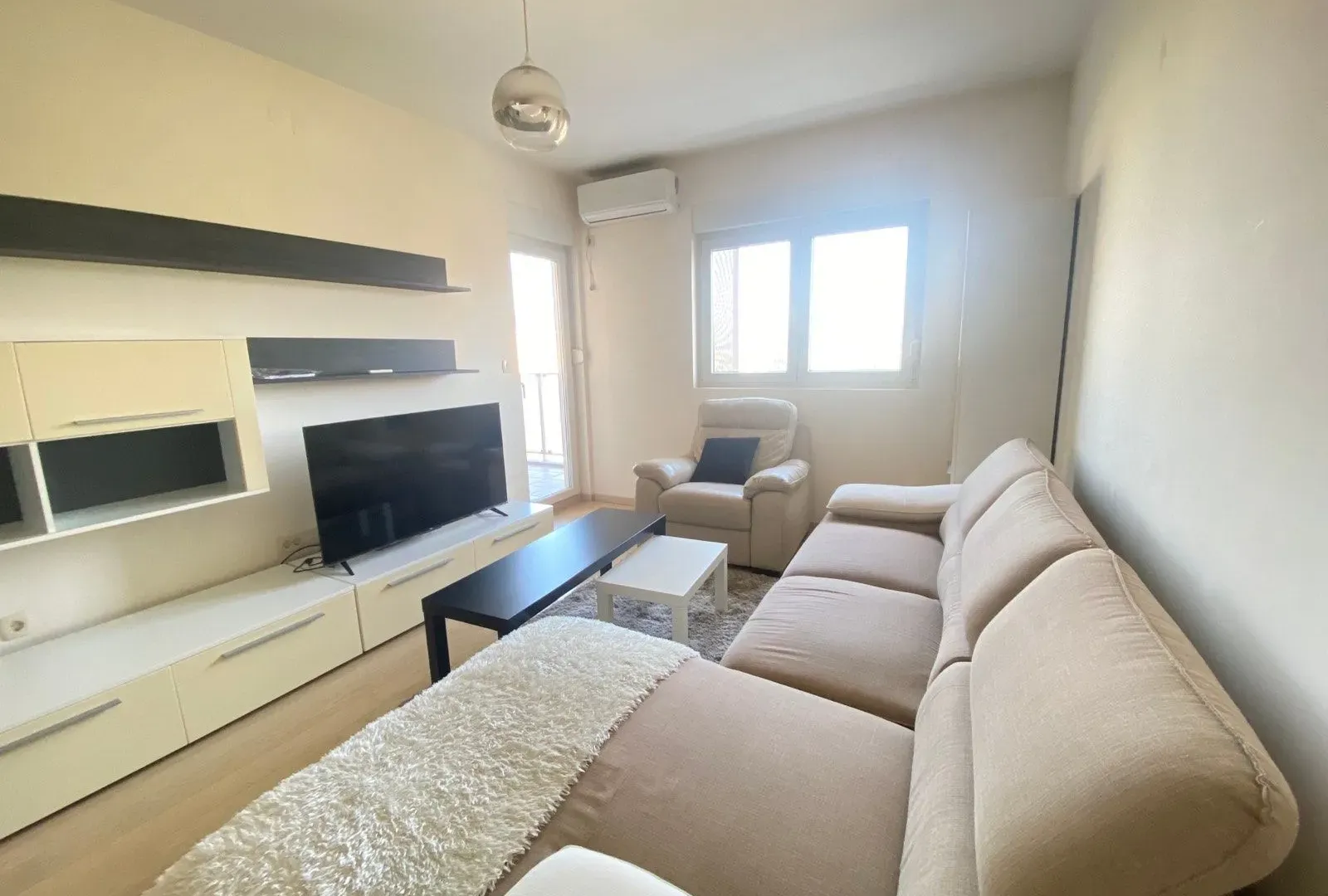 Izdavanje, jednosoban stan, 48m², City Kvart, Podgorica