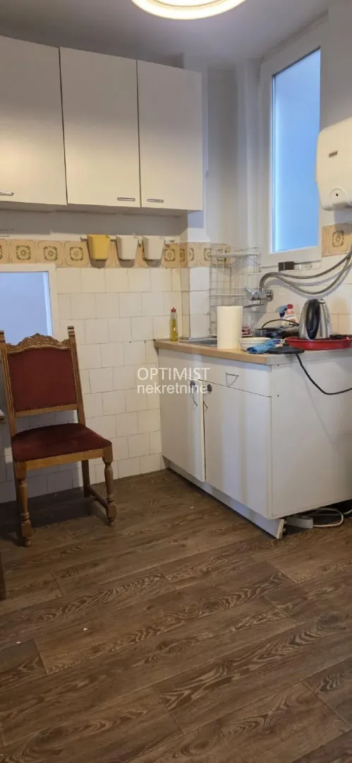Prodaja, dvosoban stan, 58m², Novi Beograd Blok 1 Fontana, Novi Beograd Sve Podlokacije