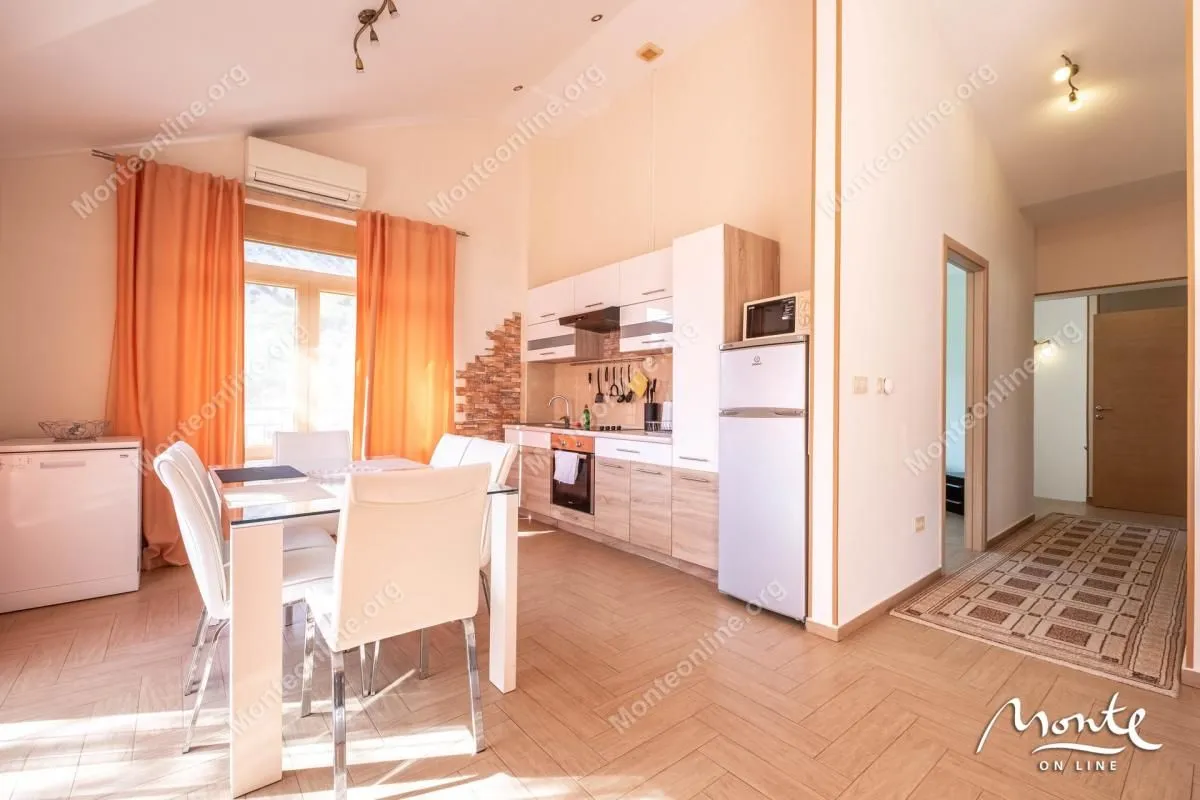 Prodaja, dvosoban stan, 87m², Orahovac, Kotor
