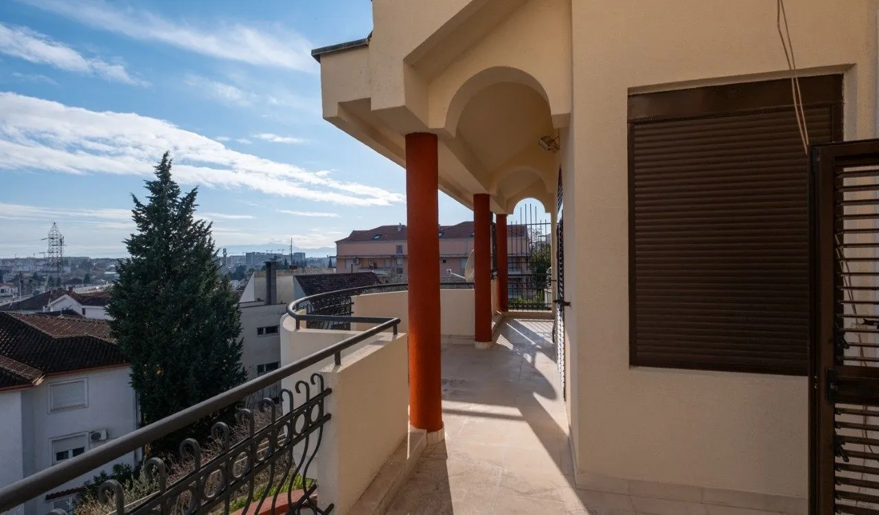 Rent, house, 280m², Gorica C, Podgorica