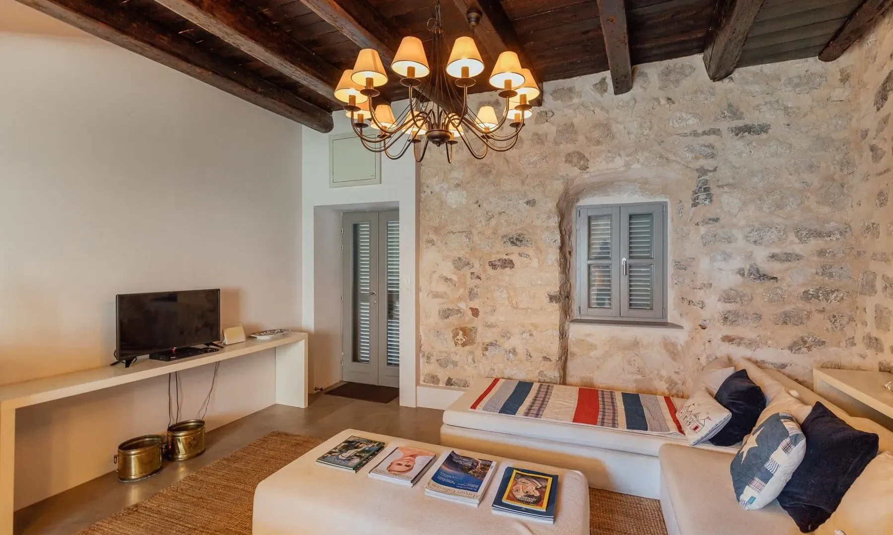 Rent, house, 90m², Muo, Kotor