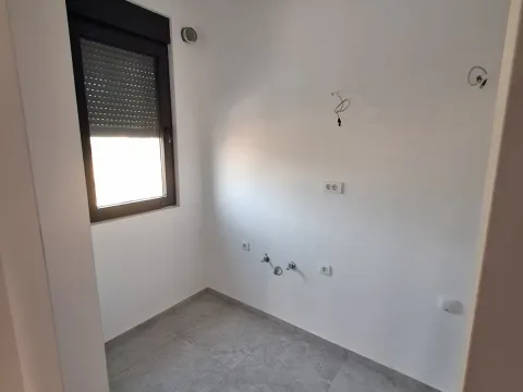 Izdavanje, dvosoban stan, 64m², Tološi, Podgorica - image 5