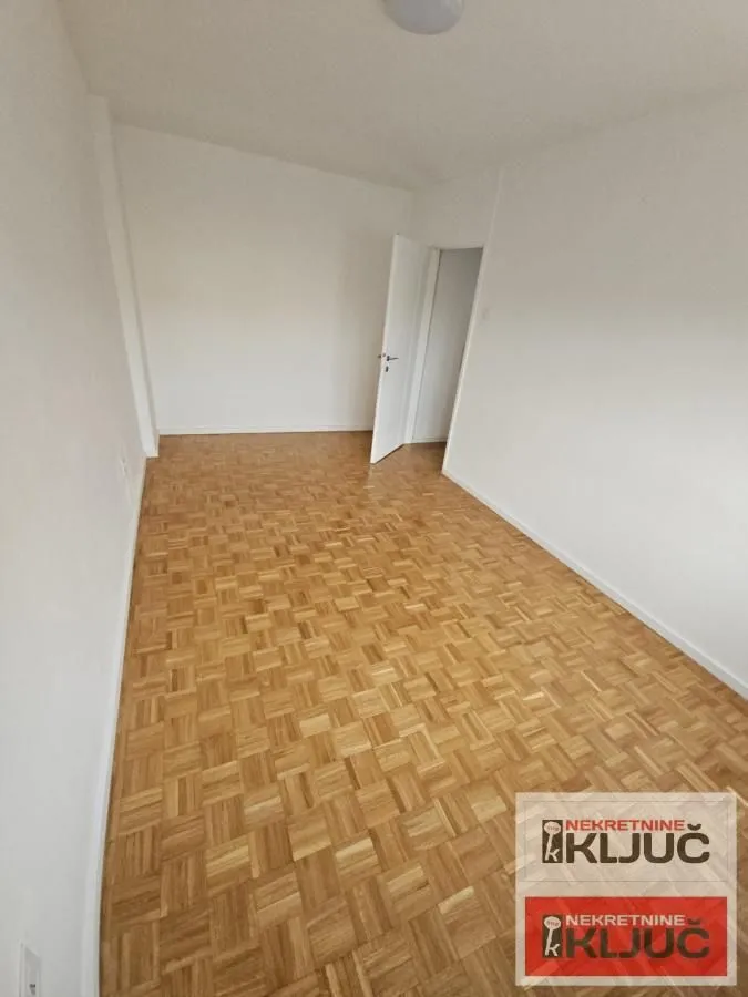 Prodaja, trosoban stan, 75m², Socijalno, Novi Sad Sve Podlokacije