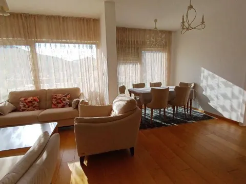 Izdavanje, trosoban stan, 103m², Centar, Budva - image 9