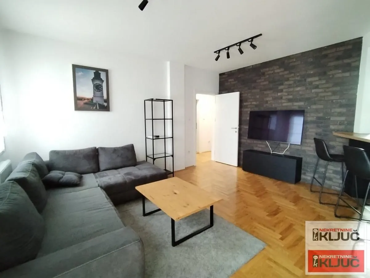 Izdavanje, trosoban stan, 67m², Bulevar patrijarha Pavla, Novi Sad Sve Podlokacije