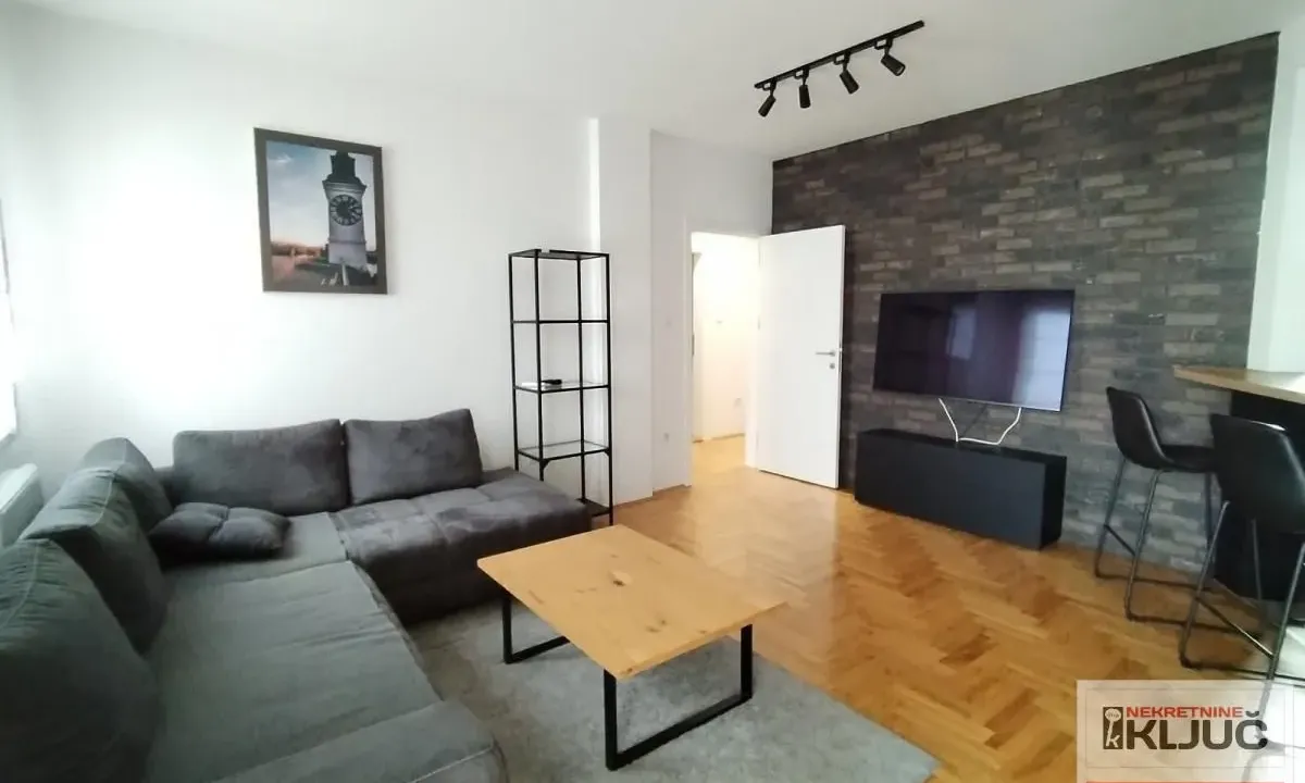 Izdavanje, trosoban stan, 67m², Bulevar patrijarha Pavla, Novi Sad Sve Podlokacije