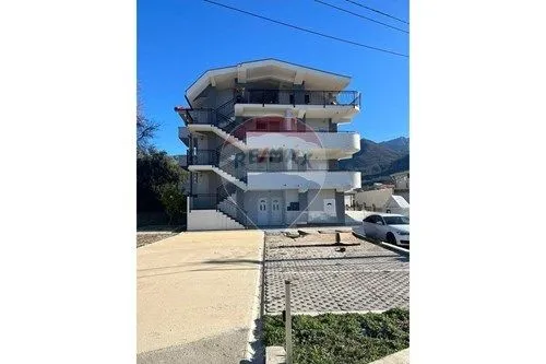 Sale, apartment, 68m², Centar, Bar