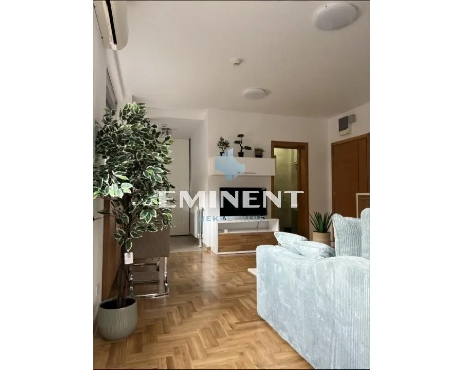 Izdavanje, jednosoban stan, 35m², Stari Grad, Beograd