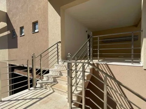 Izdavanje, jednosoban stan, 50m², Budva, Crna Gora - image 17