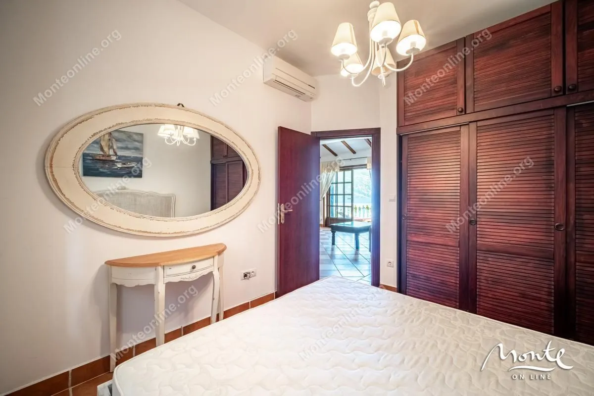 Prodaja, dvosoban stan, 92m², Kostanjica, Kotor