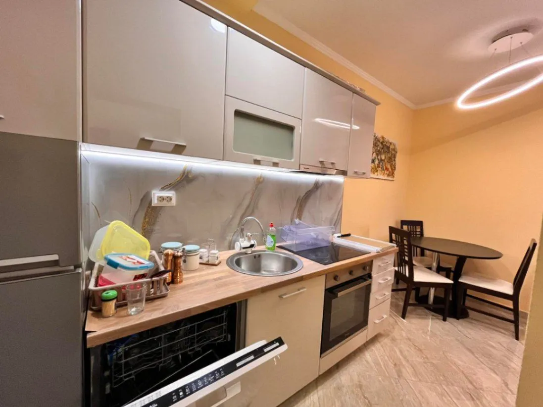 Izdavanje, dvosoban stan, 65m², Pobrežje, Podgorica