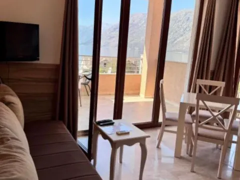 Izdavanje, ugostiteljski objekat, 250m², Dobrota, Kotor - image 3