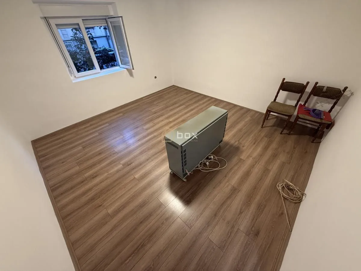 Rent, office space, 46m², Medijana, Niš