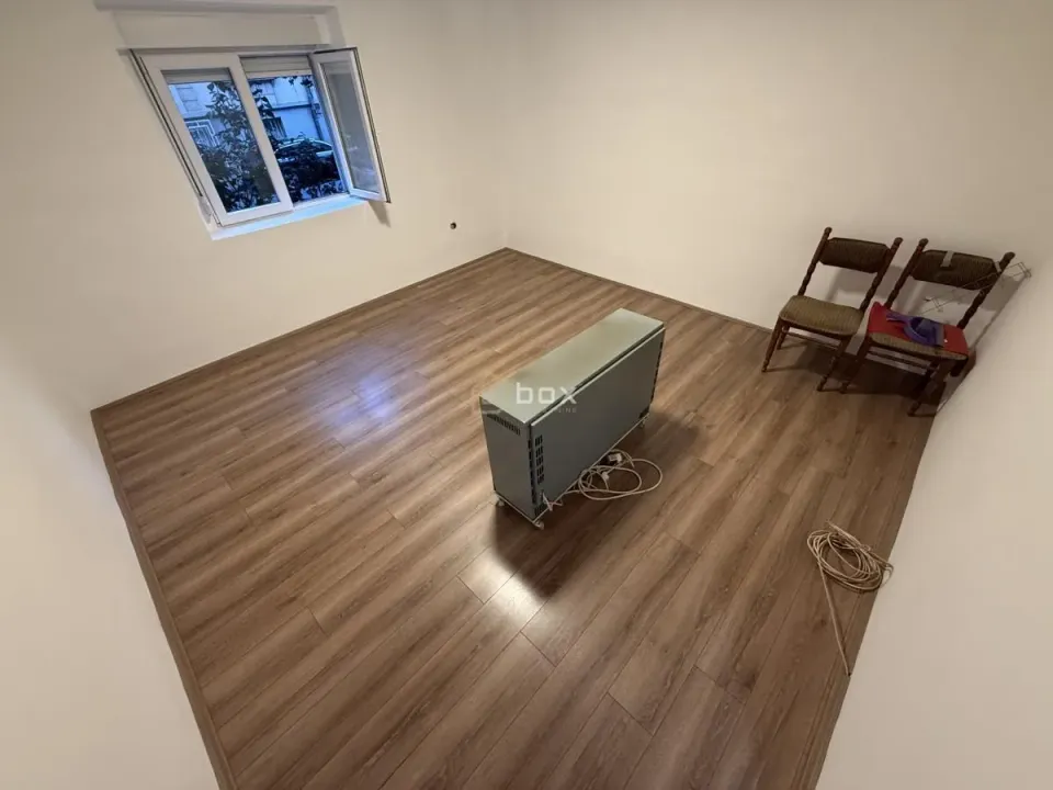 Rent, office space, 46m², Medijana, Niš