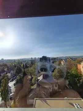 Pogled na grad sa prozora nekretnine. - image 13