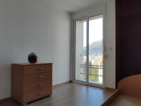 Izdavanje, dvosoban stan, 75m², Centar, Bar - image 3