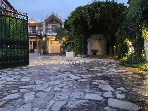 Sale, house, 234m², Tivat, Crna Gora - image 13