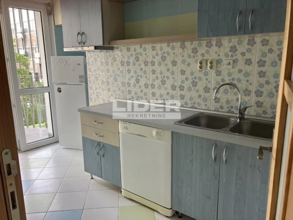 Izdavanje, trosoban stan, 58m², Stari Grad, Beograd