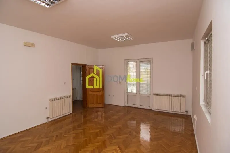 Izdavanje, kuća, 400m², Momišići, Podgorica