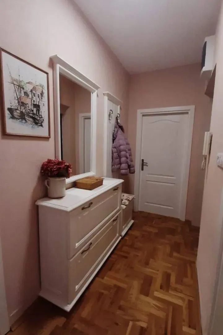 Rent, two bedroom apartment, 60m², Centar, Bar