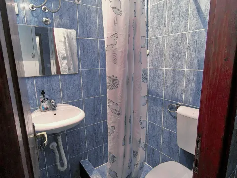 Izdavanje, garsonjera, 25m², Lazi, Budva - image 4