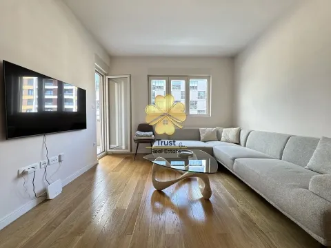 Prodaja, dvosoban stan, 68m², Central Point, Podgorica