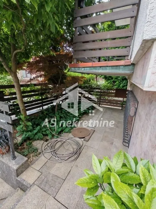 Izdavanje, kuća, 360m², Voždovac Sve Podlokacije, Beograd