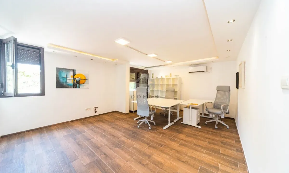 Rent, office space, 80m², Blok 5, Podgorica