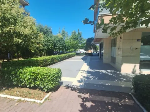 Izdavanje, poslovni prostor, 200m², City Kvart, Podgorica - image 4