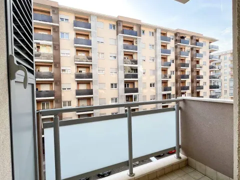 Izdavanje, jednosoban stan, 47m², City Kvart, Podgorica - image 9