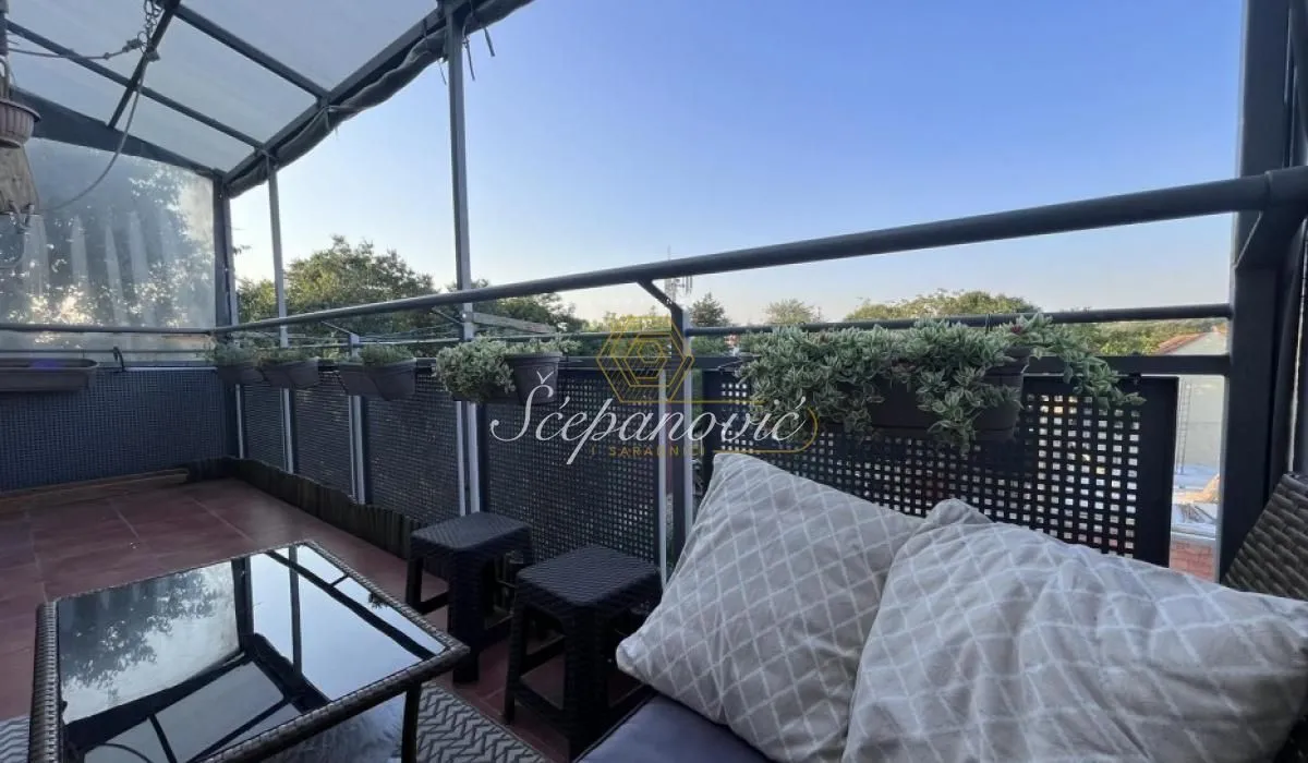 Prodaja, trosoban stan, 75m², Petrovaradin, Novi Sad