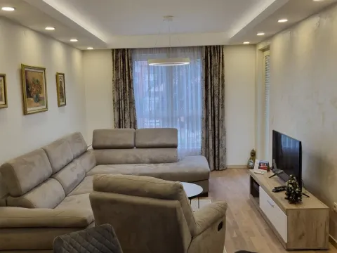 Rent, one bedroom apartment, 48m², Centar, Budva - image 1