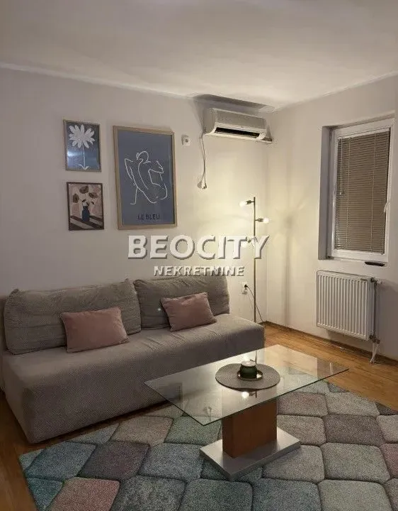 Izdavanje, stan, 45m², Centar, Novi Sad