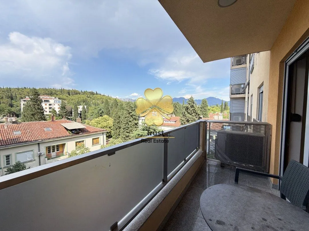 Izdavanje, dvosoban stan, 75m², Centar, Podgorica