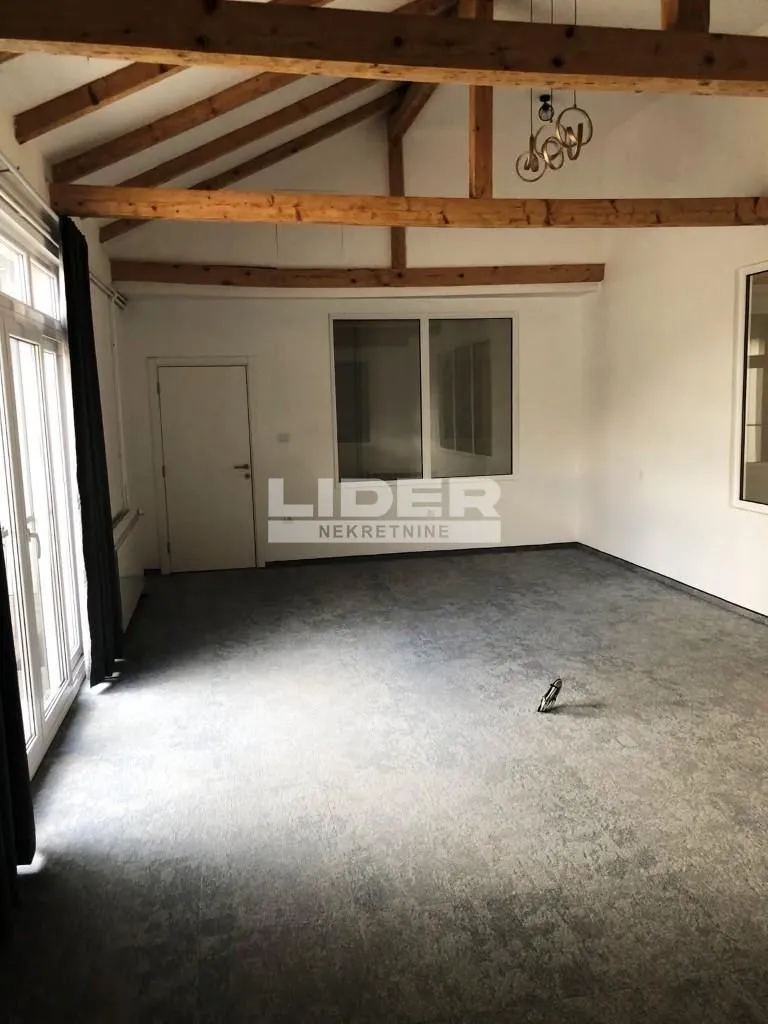 Rent, office space, 325m², Surčin, Beograd