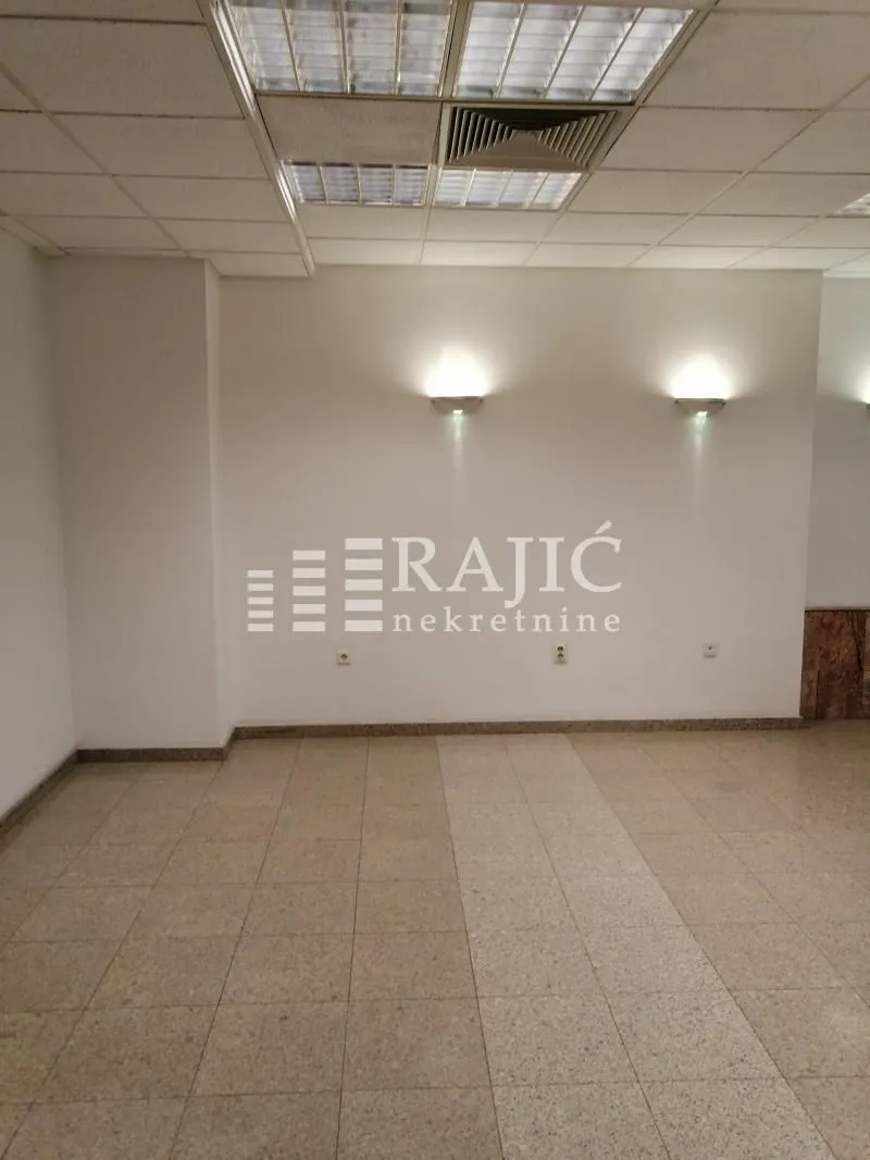 Rent, office space, 350m², Savski Trg, Beograd