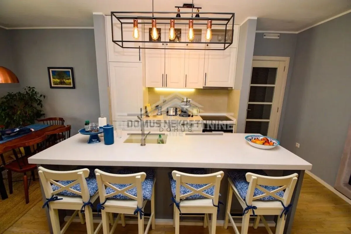 Izdavanje, trosoban stan, 95m², Dalmatinska ulica, Podgorica