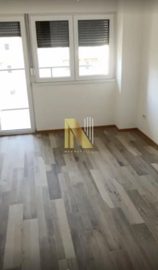 Prodaja, jednosoban stan, 36m², Centar, Inđija