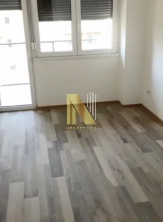 Prodaja, jednosoban stan, 36m², Centar, Inđija