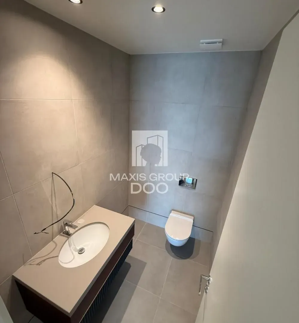Prodaja, četvorosoban stan, 144m², Savski Venac, Beograd